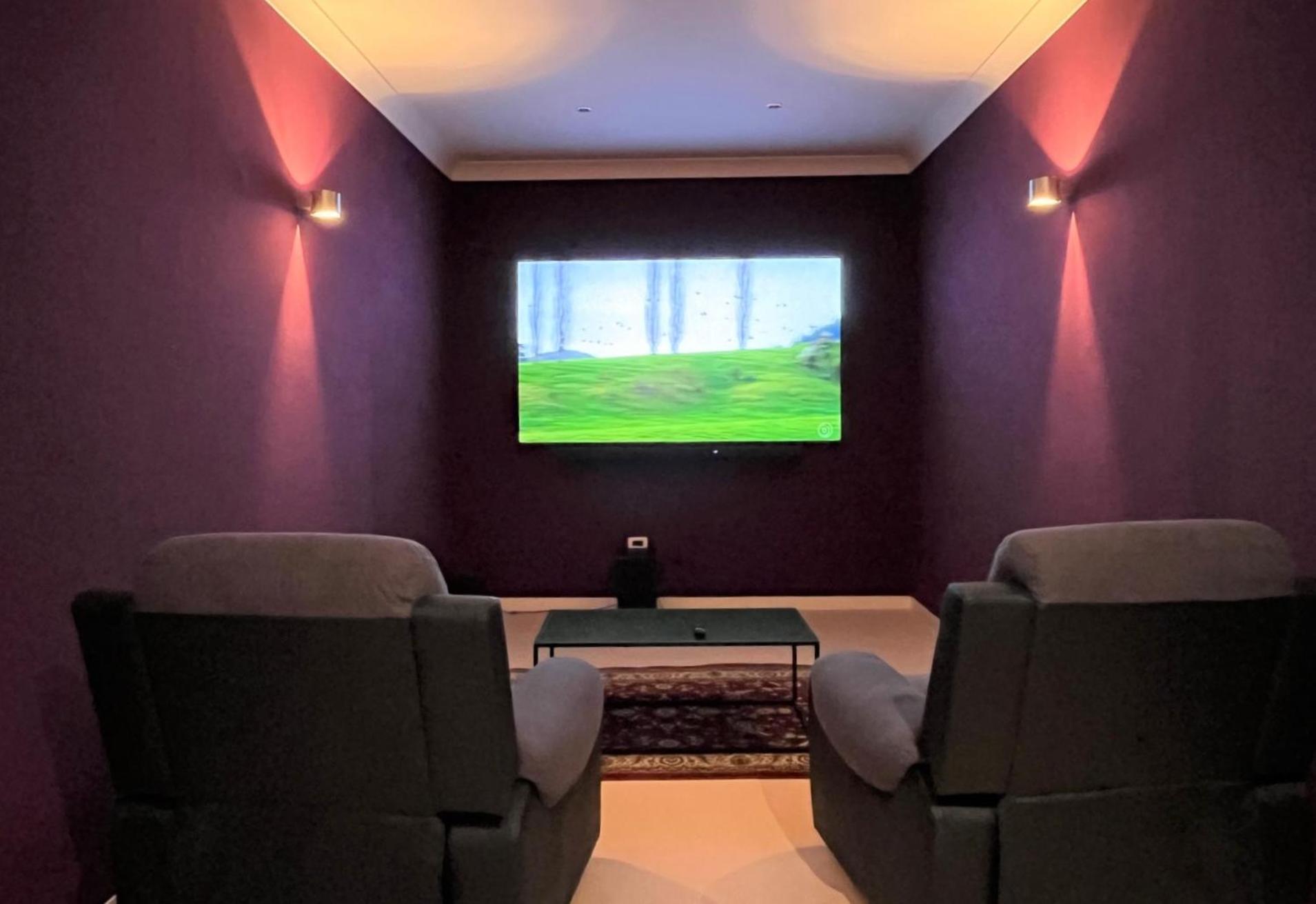Large Luxury Apartment Located Right In Town Taupo Exterior foto