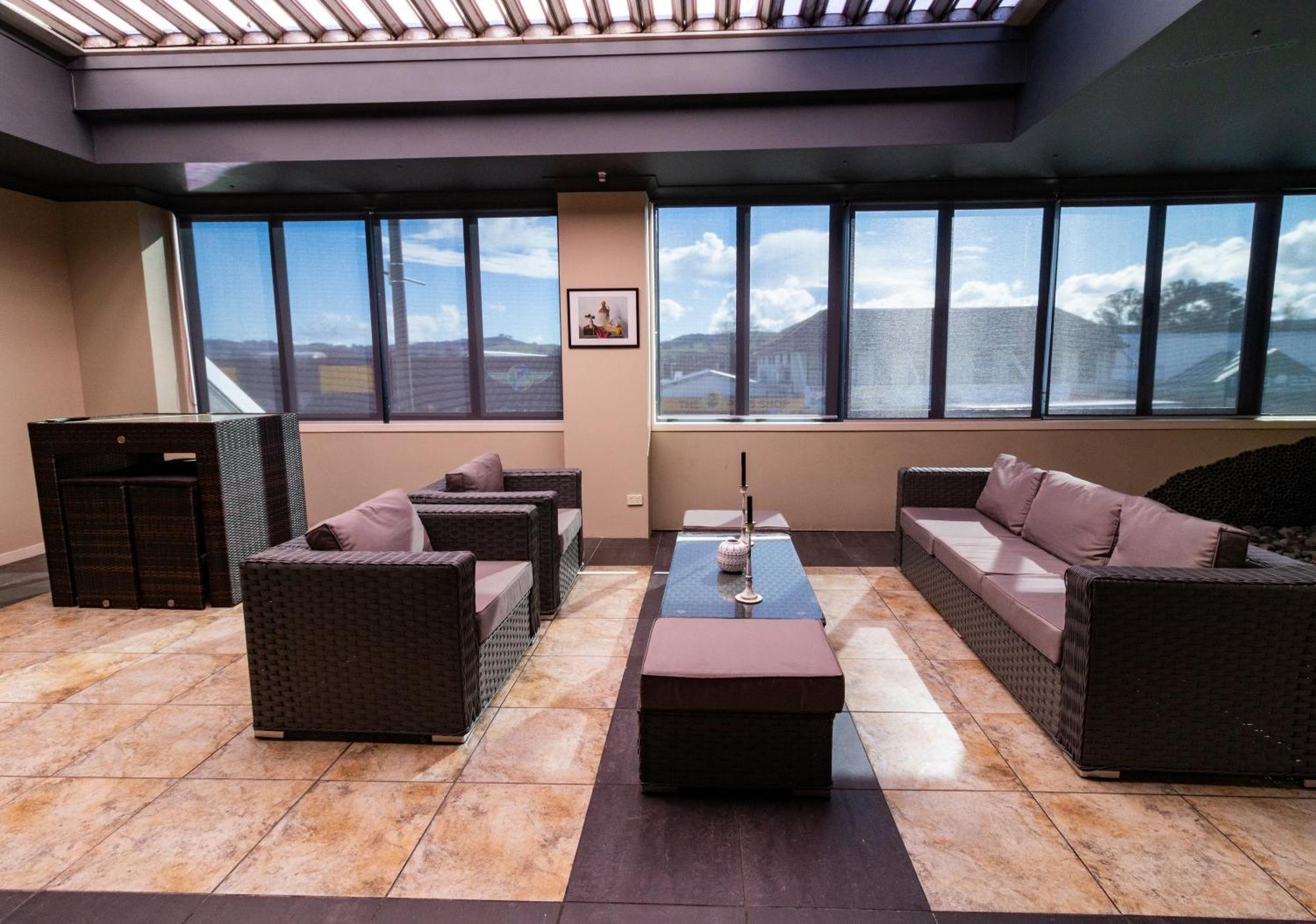 Large Luxury Apartment Located Right In Town Taupo Exterior foto